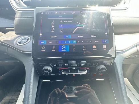 Used 2023 Jeep Grand Cherokee L Overland AWD/4WD image 21