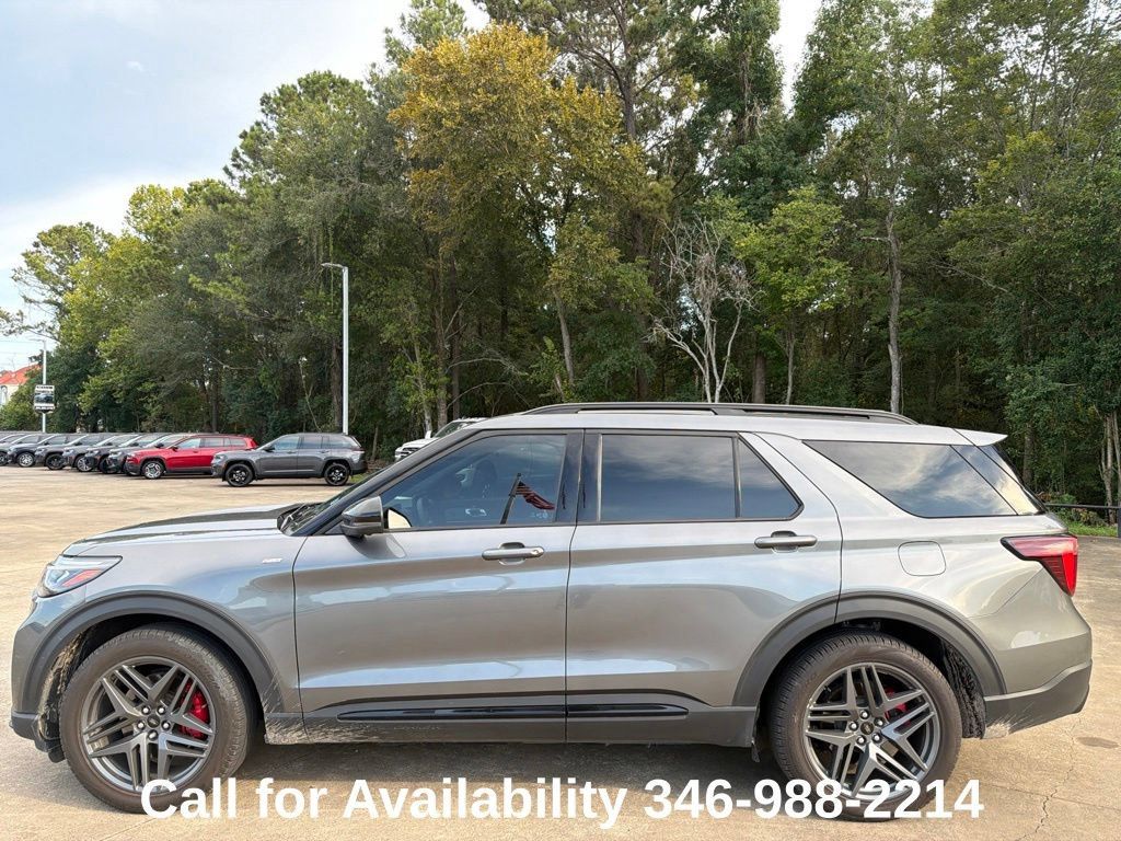 Used 2026 Ford Explorer ST-Line w/ ST-Line Street Pack RWD image 3