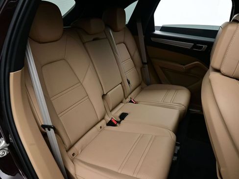 Certified 2023 Porsche Cayenne S Platinum AWD/4WD image 17