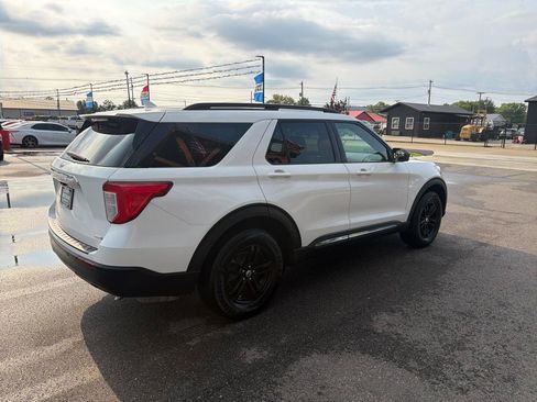 Used 2020 Ford Explorer XLT AWD/4WD image 4