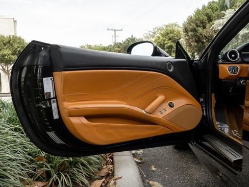 Used 2015 Ferrari California T RWD image 25