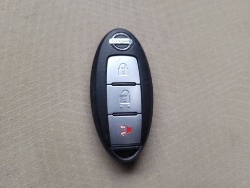 Used 2016 Nissan Rogue SV image 32