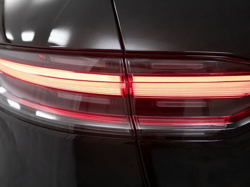 New 2026 Porsche Macan AWD/4WD image 18