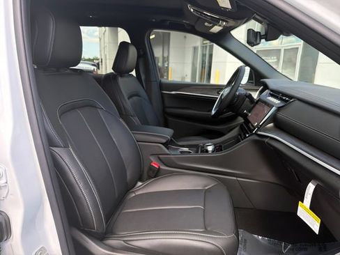 New 2026 Jeep Grand Cherokee L Limited AWD/4WD image 32