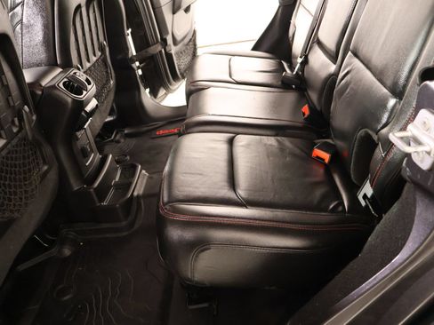 Used 2018 Jeep Wrangler Unlimited Rubicon w/ Dual Top Group AWD/4WD image 12