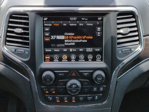 Used 2018 Jeep Grand Cherokee Overland RWD image 18