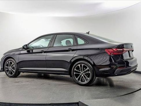 Used 2025 Volkswagen Jetta Sport FWD image 4