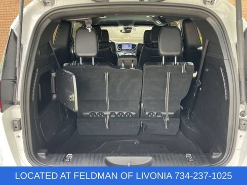 Used 2024 Chrysler Pacifica Limited FWD image 25