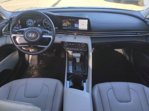 Used 2025 Hyundai Elantra Limited image 13