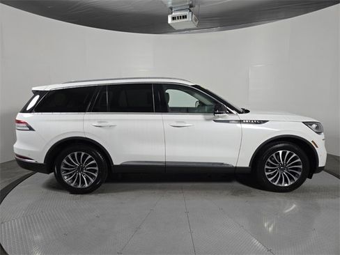 Certified 2023 Lincoln Aviator Reserve w/ Equipment Group 201A image 3