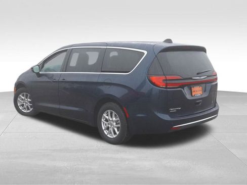 Certified 2024 Chrysler Pacifica Touring-L image 8