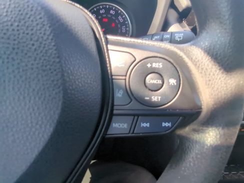Used 2022 Toyota RAV4 XLE w/ Convenience Package FWD image 14