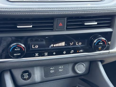 Used 2025 Nissan Rogue SV FWD image 16