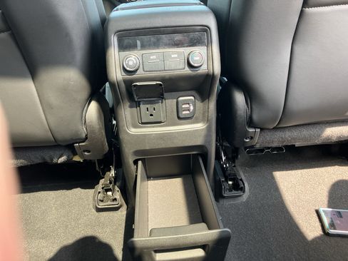 Used 2018 GMC Acadia SLT AWD/4WD image 36