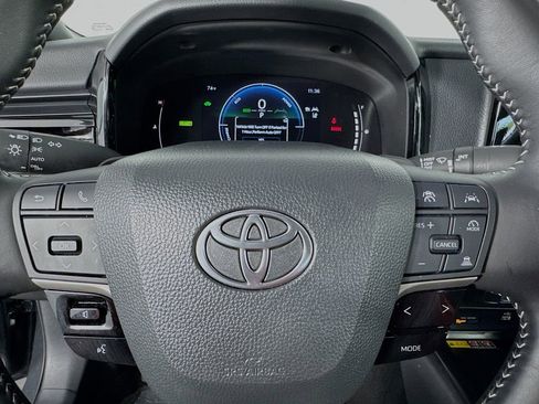 Used 2025 Toyota Camry SE image 16
