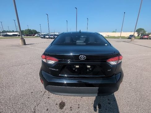 Used 2025 Toyota Corolla LE FWD image 6