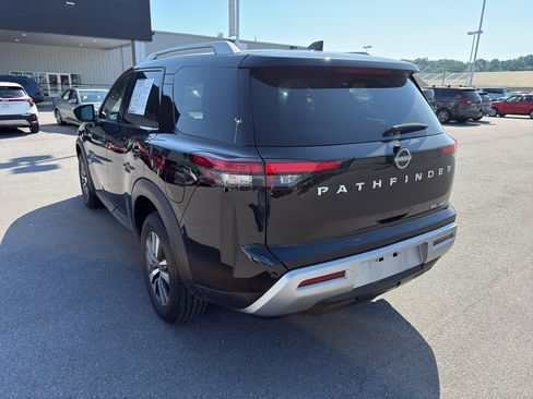 Used 2025 Nissan Pathfinder SL AWD/4WD image 3