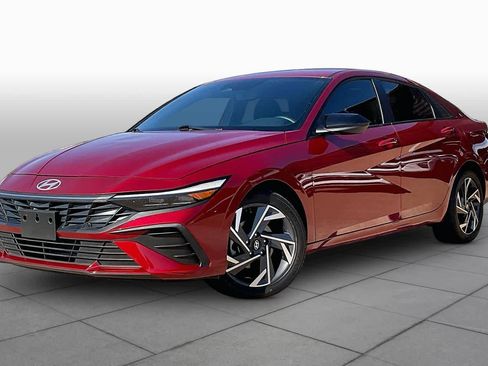 Used 2025 Hyundai Elantra Sport FWD image 3