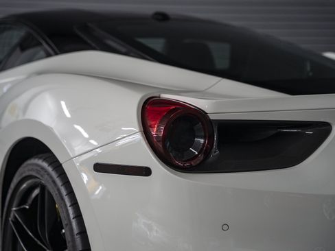 Used 2018 Ferrari 488 GTB RWD image 15