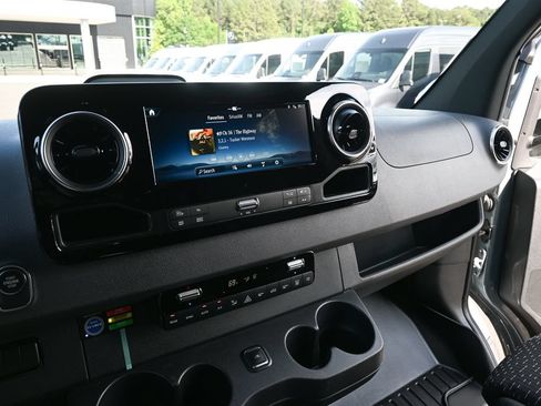 Used 2025 Mercedes-Benz Sprinter 2500 image 14