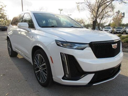 Used 2023 Cadillac XT6 Sport w/ Technology Package image 3