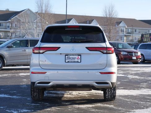 Used 2024 Mitsubishi Outlander SE image 4