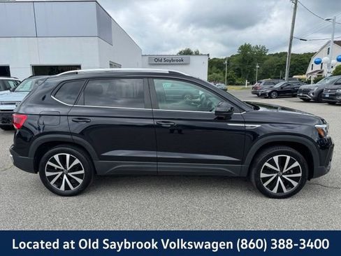 Certified 2023 Volkswagen Taos SE w/ Panoramic Sunroof Package AWD/4WD image 4