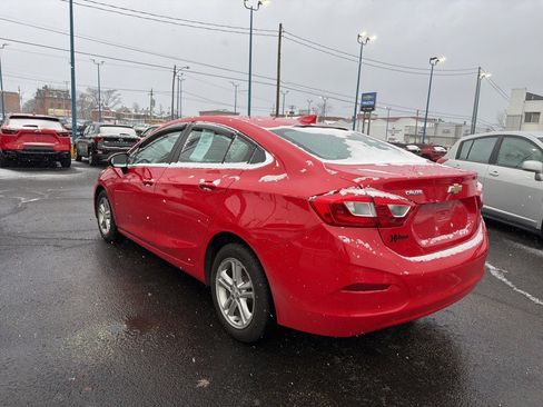 Used 2017 Chevrolet Cruze LT w/ Convenience Package image 5