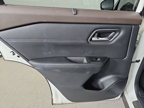 Used 2021 Nissan Rogue Platinum image 21