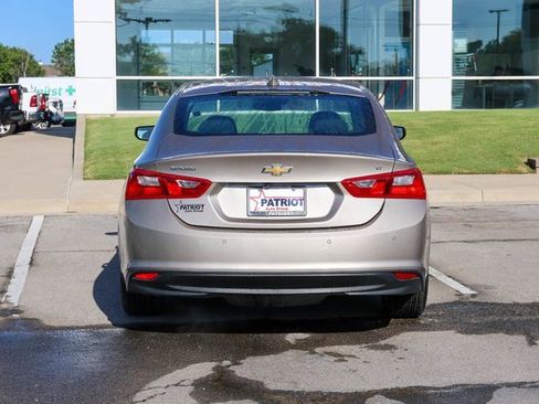 Used 2025 Chevrolet Malibu LT image 4