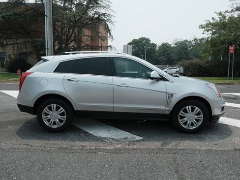 Used 2011 Cadillac SRX Luxury FWD image 4