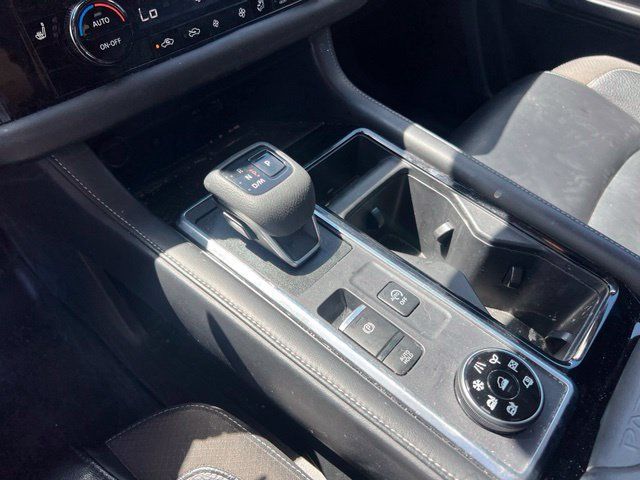 Used 2024 Nissan Pathfinder SL AWD/4WD image 32