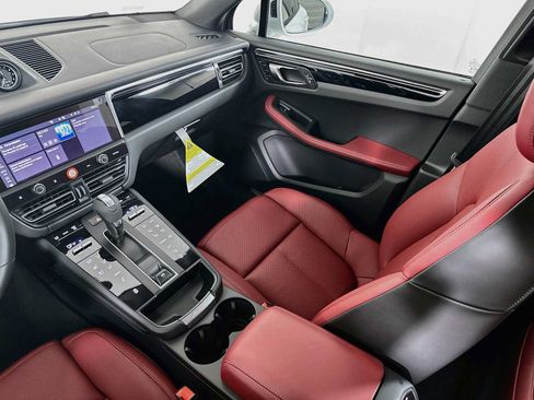 Certified 2025 Porsche Macan S AWD/4WD image 25