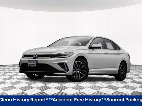 Used 2025 Volkswagen Jetta SE image 2