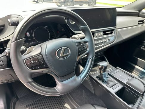 Used 2022 Lexus ES 350 Ultra Luxury w/ Accessory Package FWD image 4