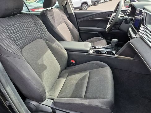 Used 2025 Toyota Camry Hybrid FWD image 31