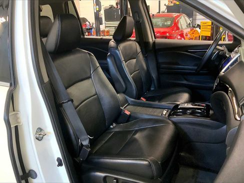 Used 2018 Honda Pilot Touring image 9
