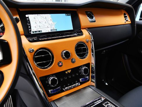 Used 2024 Rolls-Royce Cullinan image 17