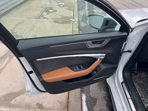 Used 2025 Audi RS 6 performance image 57