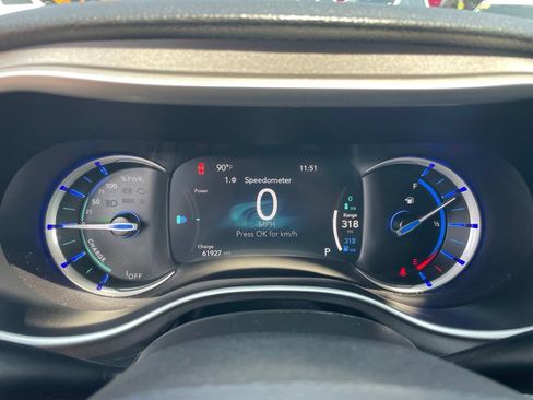 Used 2023 Chrysler Pacifica Touring-L FWD image 33