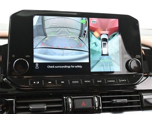 Used 2025 Nissan Pathfinder Platinum image 25