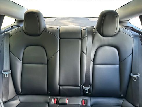 Used 2021 Tesla Model 3 Performance image 18