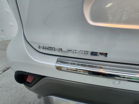 Used 2024 Toyota Highlander Platinum image 22