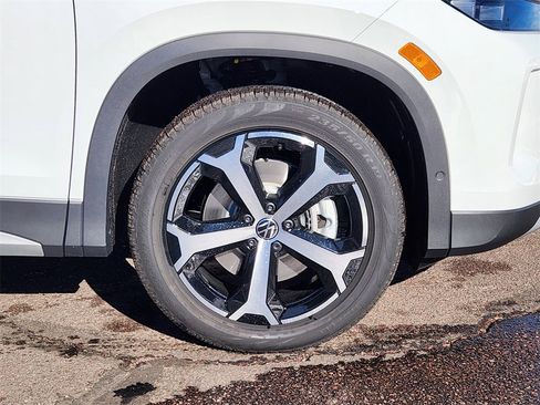 New 2026 Volkswagen Tiguan SE image 29