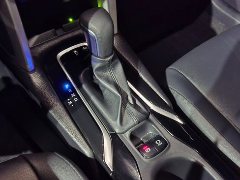 Used 2025 Toyota Corolla Cross XLE image 12