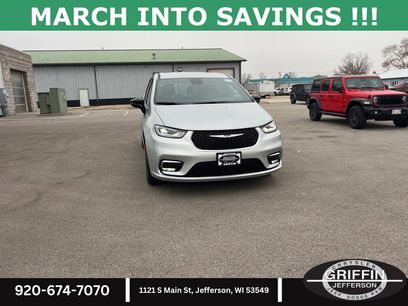New 2026 Chrysler Pacifica Select