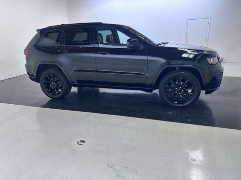 Used 2020 Jeep Grand Cherokee Altitude AWD/4WD image 20