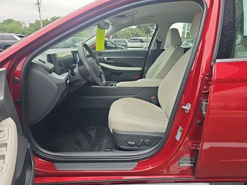 Certified 2025 Hyundai Sonata SEL FWD image 9