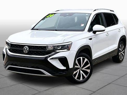 Used 2024 Volkswagen Taos SE image 2