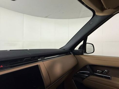 Used 2024 Land Rover Range Rover Long Wheelbase SE AWD/4WD image 18